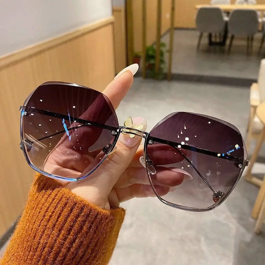 2025 Fashion Irregular Sunglasses Women Men Outdoor Gradient Lens Sun Glasses Female Eyewear Rimless Square Oversized Shades